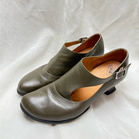 John Fluevog Shoes - John Fluevog  Olive Green Women's Shoes szie 8.5